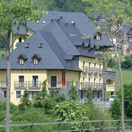 Acevi Val D'aran Hotel Vielha